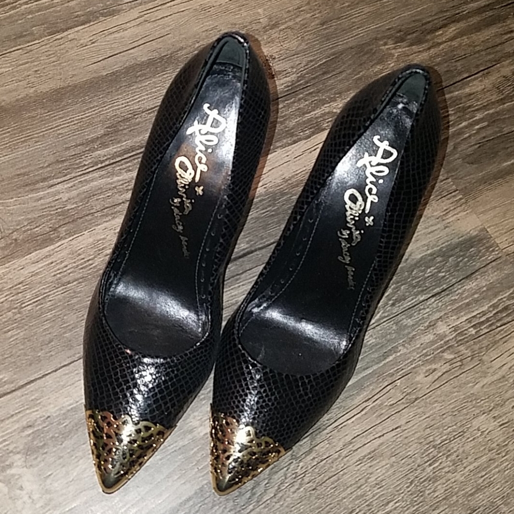 Alice & Olivia  gold tip black 3.5-4 in heels.